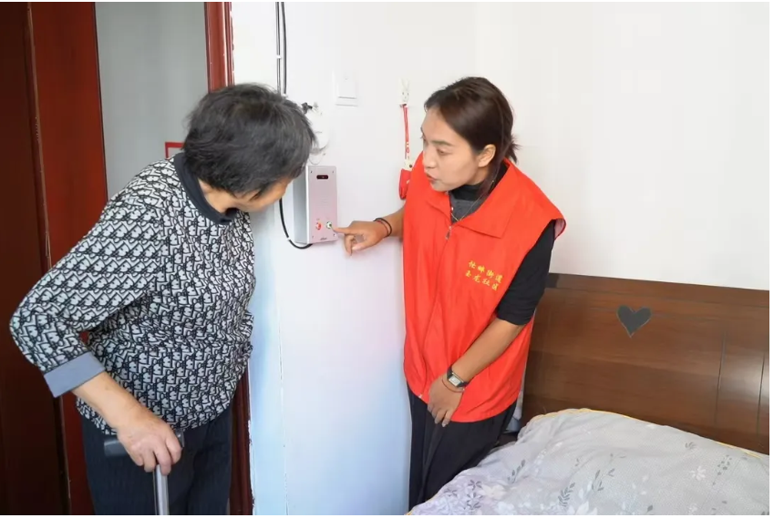 临沧临翔 智能看护系统让养老服务触手可及